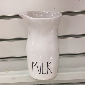 Rae Dunn Milk serving